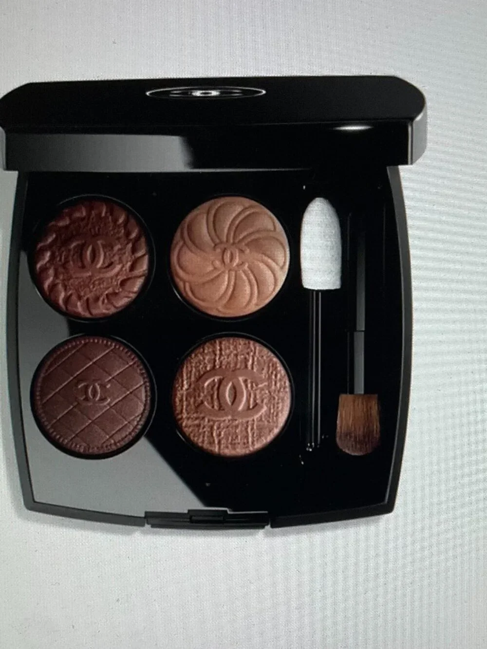 CHANEL LES 4 OMBRES BOUTONS Multi-effect Quadra Eyeshadow, 219 - BOUTONS COUTURE